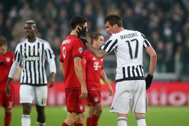 UEFA CHAMPIONS LEAGUE 1 8 FINAL MATCH IN TURIN: JUVENTUS FC - BAYERN MUNICH ROBERT LEWANDOWSKI MARIO MANDZUKIC  160223PYK0049