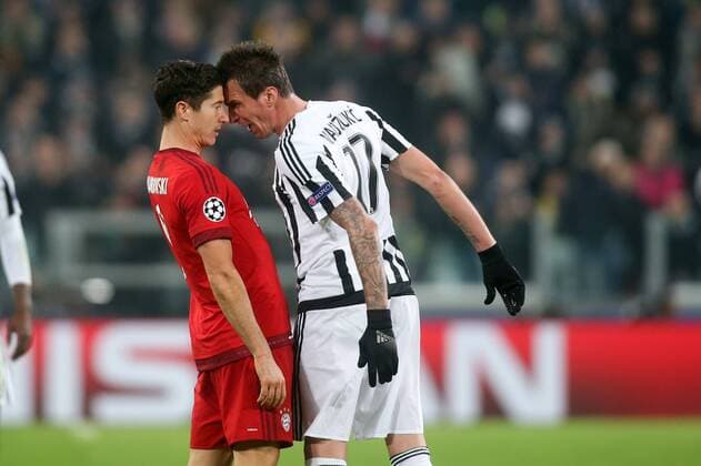 UEFA CHAMPIONS LEAGUE 1 8 FINAL MATCH IN TURIN: JUVENTUS FC - BAYERN MUNICH ROBERT LEWANDOWSKI MARIO MANDZUKIC  160223PYK0045