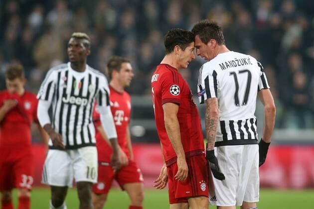 UEFA CHAMPIONS LEAGUE 1 8 FINAL MATCH IN TURIN: JUVENTUS FC - BAYERN MUNICH ROBERT LEWANDOWSKI MARIO MANDZUKIC  160223PYK0047
