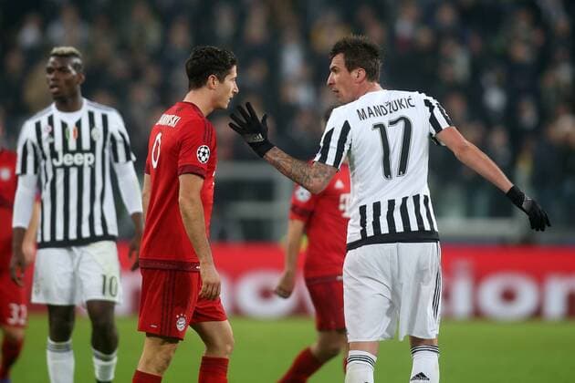 UEFA CHAMPIONS LEAGUE 1 8 FINAL MATCH IN TURIN: JUVENTUS FC - BAYERN MUNICH ROBERT LEWANDOWSKI MARIO MANDZUKIC  160223PYK0050