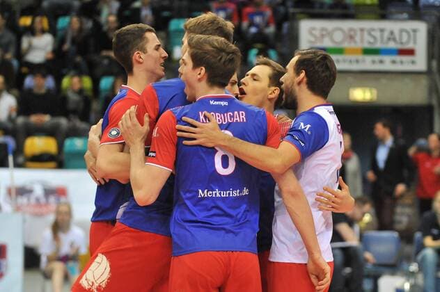 24.02.2016, xtkx, Volleyball 1.Bundesliga, United Volleys Frankfurt - TSV Rottenburg, emspor v.l. Jan Kobucar (United Volleys) , Florian Ringseis (United Volleys) ,
