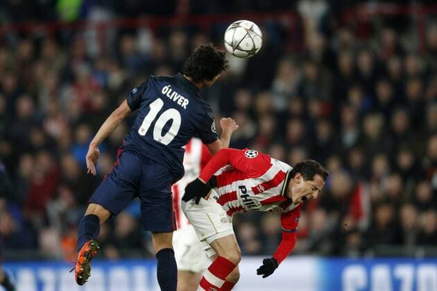 (L-R), Oliver Torres of Club Atletico de Madrid, Andres Guardado of PSV during the UEFA Champions League Round of 16, First leg match between PSV Eindhoven and Atletico Madrid on February 24, 2016 at the Philips stadium in Eindhoven, The Netherlands. PSV v Atletico Madrid UEFA Champions League 2015 2016 xVIxJeroenxPutmansxIVx 5037147