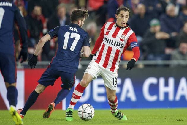 (L-R) Saul Niguez of Club Atletico de Madrid, Andres Guardado of PSV during the UEFA Champions League Round of 16, First leg match between PSV Eindhoven and Atletico Madrid on February 24, 2016 at the Philips stadium in Eindhoven, The Netherlands. PSV v Atletico Madrid UEFA Champions League 2015 2016 xVIxxIVx 5037516