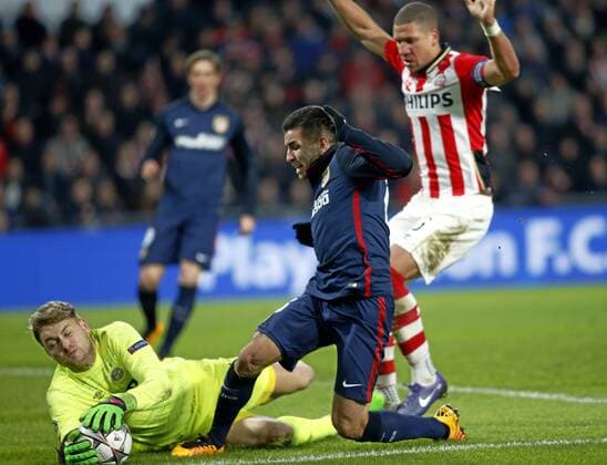 First leg of 1 8 round of the Champions League played between PSV Eindhoven and Atletico Madrid. In this picture, Zoet and Correa.. xJOSExA.xGARCIAx 