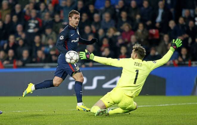 1 8 round of the Champions League played between PSV Eindhoven and Atletico Madrid. In this picture, Zoet saves a Griezmann shot. xJosexA.xGarciax 
