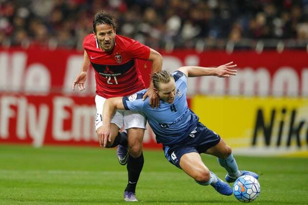 Fußball, AFC Champions League, Urawa Red Diamonds - Sydney FC (L-R) Zlatan (Reds), Zac Anderson (Sydney), FEBRUARY 24, 2016 - Football Soccer : 2016 AFC Champions League Group H match between Urawa Red Diamonds 2-0 Sydney FC at Saitama Stadium 2002 in Saitama, Japan. Noxthirdxpartyxsales  (qdwa045285)