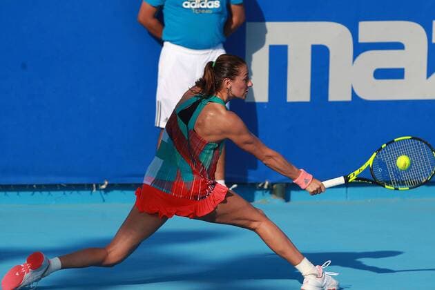 Colombian Mariana Duque returns a ball to Japanese Naomi Osaka during their match at the Mexican Open tennis tournament in Acapulco, Mexico, 24 February 2016. The event runs from 22 to 27 February 2016. Mexican Open tennis tournament in Acapulco !ACHTUNG: NUR REDAKTIONELLE NUTZUNG!  MEX43 20160225-635919725963754525
