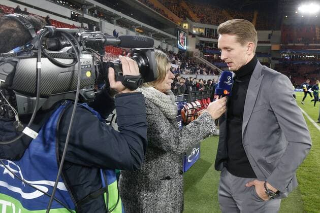 Fußball, Champions League, PSV Eindhoven - Atletico Madrid Luuk de Jong of PSV (R) during the UEFA Champions League Round of 16, First leg match between PSV Eindhoven and Atletico Madrid on February 24, 2016 at the Philips stadium in Eindhoven, The Netherlands. PSV v Atletico Madrid UEFA Champions League 2015 2016 xVIxJeroenxPutmansxIVx 5038119
