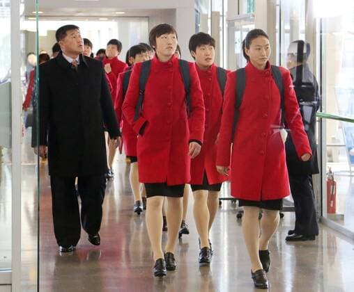 Fußball, Damen, Olympia Quali, Ankunft Nordkorea in Japan N. Korean female soccer team enters Japan as exception to sanctions The North Korean women s soccer team arrives at Kansai International Airport in Osaka Prefecture on Feb. 25, 2016. The team was allowed to enter Japan for the final Olympic qualifiers in Osaka starting Feb. 29 as an exception to the entry ban introduced following Pyongyang s recent nuclear test and rocket launch. 