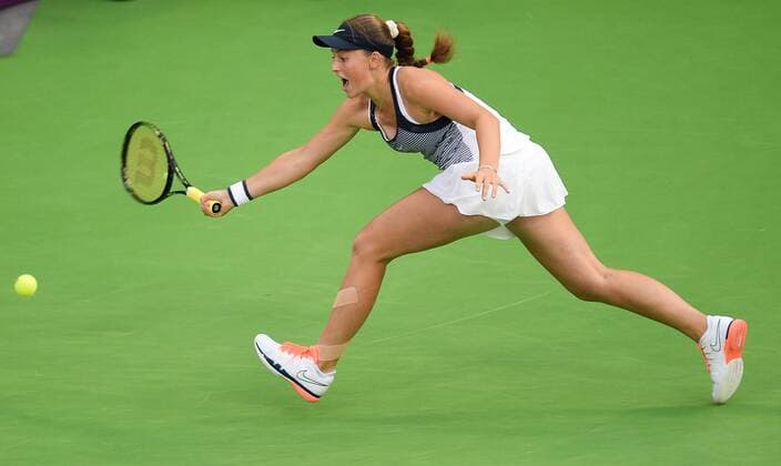 (160225) -- DOHA, Feb. 25, 2016 -- Jelena Ostapenko of Latvia competes during the singles third round match against Petra Kvitova of the Czech Republic at the WTA Tennis Damen Qatar Open 2016 in Doha, Qatar, Feb. 24, 2016. Jelena Ostapenko won 2-1. ) (SP)QATAR-DOHA-TENNIS-WTA QATAR OPEN 2016 Nikku 