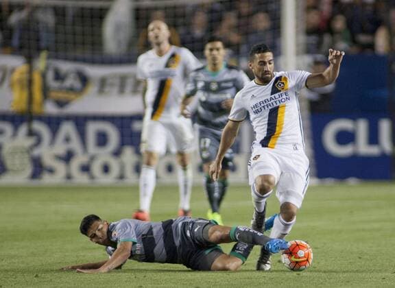 Fußball, CONCACAF Champions League, Los Angeles Galaxy - Santos Laguna Feb. 24, 2016 - Carson, California, U.S - Sebastian Lletget 17 of Los Angeles Galaxy is fouled during the CONCACAF Champions League match between Santos Laguna and Los Angeles Galaxy at the StubHub Center on Wednesday February 24, 2016 in Carson, California. The final score was 0-0. LA Galaxy ties with Santos Laguna, 0-0 - ZUMAp124