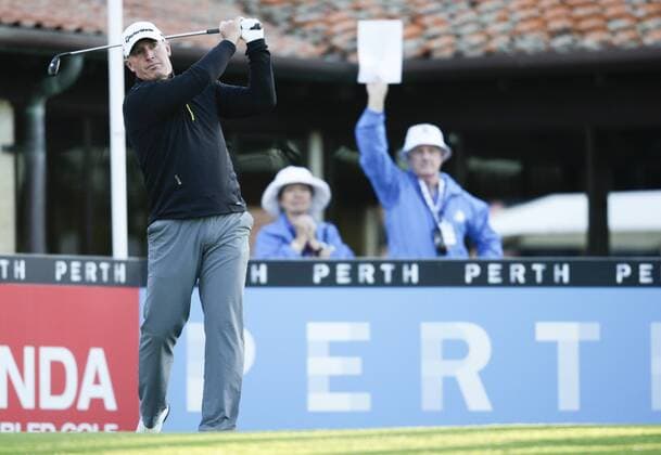 25.02.2016. Perth, Australia. ISPS HANDA Perth International Golf. Peter Lonard (AUS) hits his first shot for the tournament on tee 1 day 1. xActionxPlusxOperationsx  ActionPlus11710810