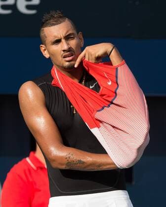 Nick Kyrgios (AUS) wechselt sein Hemd auf dem Platz,kurios, Tennis - Dubai Duty Free Tennis Championships - ATP Tennis Herren - - Dubai - - United Arab Emirates - 25 February 2016. Â