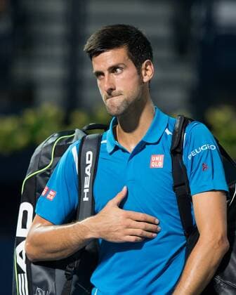 Novak Djokovic (SRB) verlaesst enttaeuscht den Platz nach seiner Aufgabe, Emotion, Tennis - Dubai Duty Free Tennis Championships - ATP Tennis Herren - - Dubai - - United Arab Emirates - 25 February 2016. Â