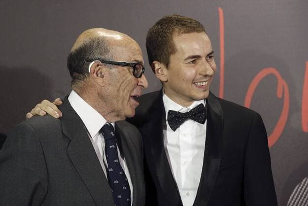 Spanish pilot Jorge Lorenzo (R) poses with Dorna Sports Managing Director Carmelo Ezpeleta as he arrives at the presentation of the documentary Jorge Lorenzo Guerrero celebrated in Madrid, Spain, 25 February 2016. JORGE LORENZO GUERRERO DOCUMENTARY PRESENTATION !ACHTUNG: NUR REDAKTIONELLE NUTZUNG!  GRA558 20160225-635920330119609602