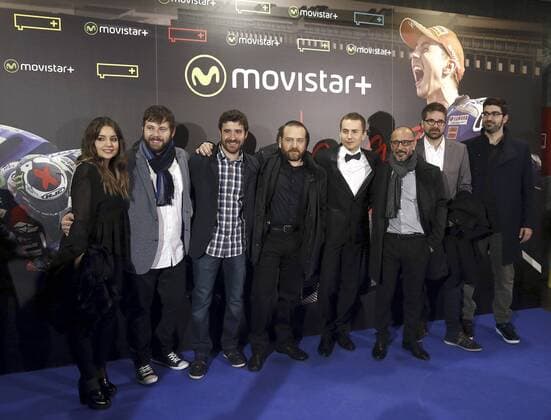 Spanish pilot Jorge Lorenzo (4R) poses with his team as he arrives at the presentation of the documentary Jorge Lorenzo Guerrero celebrated in Madrid, Spain, 25 February 2016. JORGE LORENZO GUERRERO DOCUMENTARY PRESENTATION !ACHTUNG: NUR REDAKTIONELLE NUTZUNG!  GRA560 20160225-635920332089577602