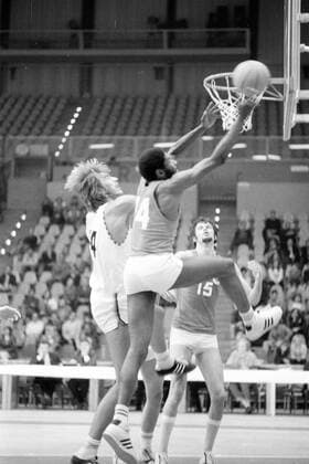 EuroBasket 2022, DBB, Historie, EM - Historie Dietrich Keller (BR Deutschland, li.) im Spiel gegen Frankreich