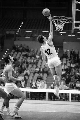 EuroBasket 2022, DBB, Historie, EM - Historie Holger Geschwindner (BR Deutschland, 12) im Spiel gegen Frankreich