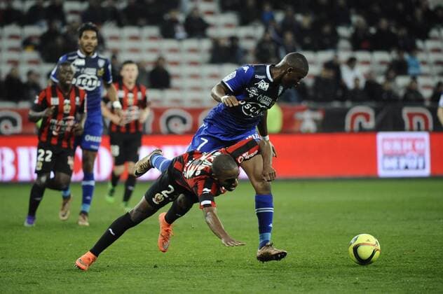 Fußball, Frankreich, OGC Nizza - SC Bastia Ayite (SCB) - Barbosa Pereira (OGCN) - Fussball Frankreich, Ligue 1, OGC Nice vs. Bastia SC - 26 02 2016 FranckPennant Panoramic 
