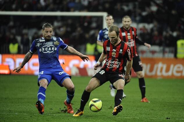 Fußball, Frankreich, OGC Nizza - SC Bastia Germain (OGCN) - Mostefa (SCB) - Fussball Frankreich, Ligue 1, OGC Nice vs. Bastia SC - 26 02 2016 FranckPennant Panoramic 