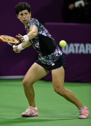 (160227) -- DOHA, Feb. 26, 2016 -- Carla Suarez Navarro of Spain returns the ball during the women s singles semi-final match against Agnieszka Radwanska of Poland at the WTA Tennis Damen Qatar Total Open 2016 in Doha, Qatar Feb. 26, 2016. Carla Suraez Navarro won 2-0. ) (SP)QATAR-DOHA-TENNIS-WTA QATAR OPEN 2016 Nikku 
