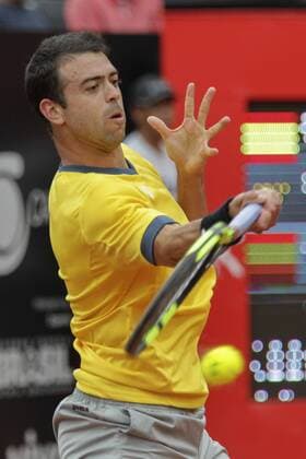 Spanish tennis player Inigo Cervantes in action against his compatriot Pablo Carreno Busta during a Brazil Tennis Open semifinal match in Sao Paulo, Brazil, 27 February 2016. EFE Sebastiao Moreira PABLO CARRENO BUSTA VS INIGO CERVANTES !ACHTUNG: NUR REDAKTIONELLE NUTZUNG!  BRA53 20160227-635921995997522501