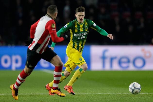 (L-R) Santiago Arias of PSV, Danny Bakker of ADO Den Haag during the Dutch Eredivisie match between PSV Eindhoven and ADO Den Haag at the Phillips stadium on February 27, 2016 in Eindhoven, The Netherlands PSV Eindhoven v ADO Den Haag Dutch Eredivisie 2015 2016 xVIxxIVx 5056744