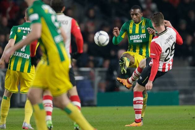 (L-R) Dion Malone of ADO Den Haag, Marco van Ginkel of PSV during the Dutch Eredivisie match between PSV Eindhoven and ADO Den Haag at the Phillips stadium on February 27, 2016 in Eindhoven, The Netherlands PSV Eindhoven v ADO Den Haag Dutch Eredivisie 2015 2016 xVIxxIVx 5056776
