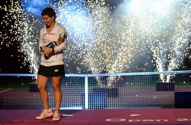 Carla Suarez Navarro of Spain poses with winner s trophy during the awarding ceremony for women s singles at the WTA Tennis Damen Qatar Total Open 2016 at the International Khalifa Tennis Complex Doha, Qatar February 27, 2016. Carla Suarez Navarro won 2-1 and claimed the title. ) (SP)QATAR-DOHA-TENNIS-WTA QATAR OPEN 2016 Nikku 