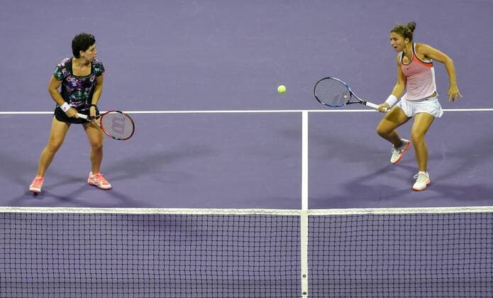 Sara Errani (R) of Italy and Carla Suarez Navarro of Spain compete during the final match of women s doubles against Hao-Ching Chan of Chinese Taipei and Yung-Jan Chan of Chinese Taipei at the WTA Tennis Damen Qatar Total Open 2016 at the International Khalifa Tennis Complex Doha, Qatar February 27, 2016. Hao-Ching Chan and Yung-Jan Chan won 2-0 and claimed the title. ) (SP)QATAR-DOHA-TENNIS-WTA QATAR OPEN 2016 Nikku 