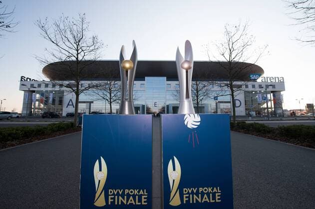 27.02.2016, SAP Arena, Mannheim Volleyball, DVV-Pokal Finale, Feature Pokale Trophies Pokal Trophy vor SAP Arena Mannheim Feature