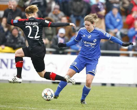 SC Sand - 1. FFC Turbine Potsdam Stefanie DRAWS, FFC Turbine Potsdam - Nina BURGER, SC Sand, Aktion quer, Fußball, Frauen, Allianz-Frauen-Bundesliga Saison 2015 2016