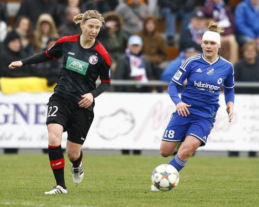 SC Sand - 1. FFC Turbine Potsdam Stefanie DRAWS, FFC Turbine Potsdam - Dominika SKORVANKOVA, SC Sand, Aktion quer, Fußball, Frauen, Allianz-Frauen-Bundesliga Saison 2015 2016