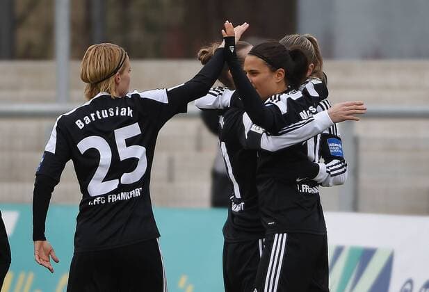 28.02.2016, xjhx, Fussball 1.Bundesliga Damen, 1.FFC Frankfurt - 1.FC Koeln, emspor, v.l. Dzsenifer Marozsan (1.FFC Frankfurt) celebrate the goal, Torjubel zum 1:0
