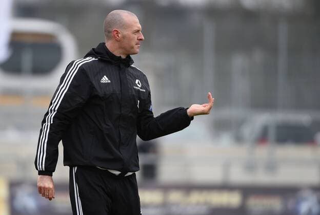 28.02.2016, xjhx, Fussball 1.Bundesliga Damen, 1.FFC Frankfurt - 1.FC Koeln, emspor, v.l. Trainer Interimstrainer Matt Ross (1.FFC Frankfurt) gibt Anweisungen, gestikuliert, mit den Armen gestikulieren gives instructions, gesticulate.
