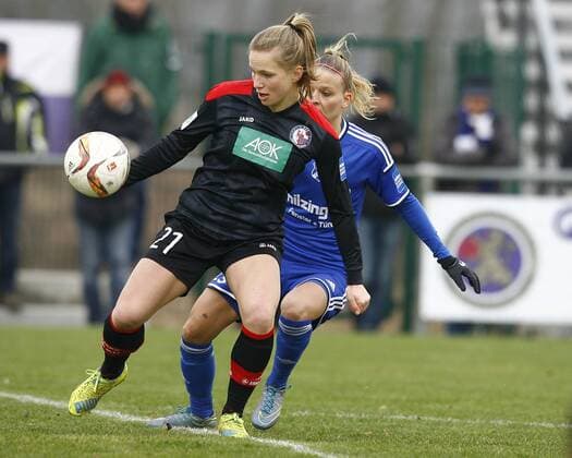SC Sand - 1. FFC Turbine Potsdam Tabea KEMME, FFC Turbine Potsdam - Isabelle MEYER, SC Sand, Aktion quer, Fußball, Frauen, Allianz-Frauen-Bundesliga Saison 2015 2016