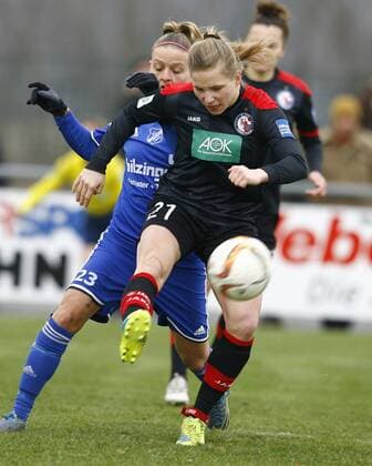 SC Sand - 1. FFC Turbine Potsdam Isabelle MEYER, SC Sand - Tabea KEMME, FFC Turbine Potsdam, Aktion hoch, Fußball, Frauen, Allianz-Frauen-Bundesliga Saison 2015 2016