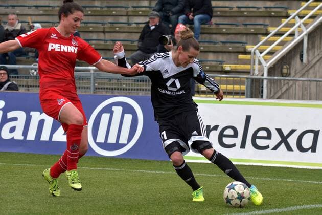 28.02.2016 xfhx Deutschland, Frankfurt, Stadion am Brentanobad Frauenfussball, Allianz Frauen-Bundesliga Saison 2015 2016 1. FFC Frankfurt gegen 1. FC Köln Aktion Simone Laudehr (FFC Frankfurt)