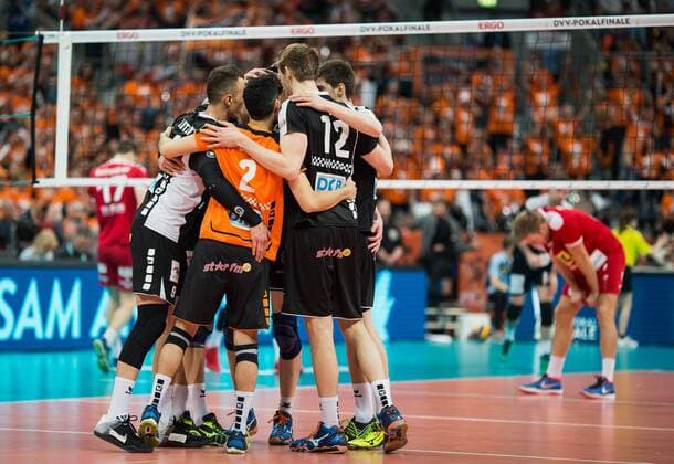 Mannheim, Deutschland, 28.02.2016: Volleyball DVV Pokalfinale 2016 - Finale der Männer Maenner - TV Ingersoll Bühl Buehl - Berlin Recycling Volleys. Die BR Volleys gewinnen den DVV Pokal 2016. Jubel BR Volleys.
