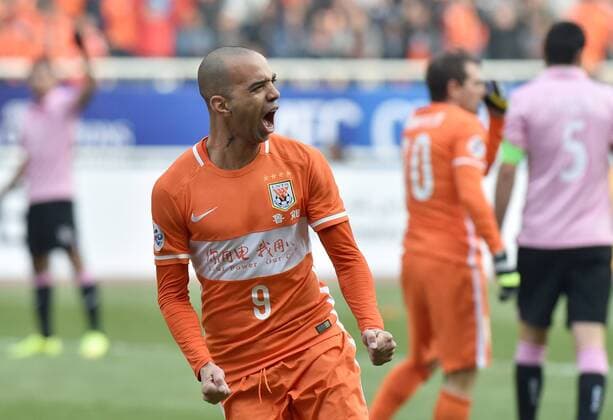 (160301) -- JINAN, March 1, 2016 -- Diego Tardelli of China s Shandong Luneng FC celebrates for goal during the group F match against Thailand s Buriram United at the AFC Champions League 2016 in Ji nan, east China s Shandong Province, on March 1, 2016. Shandong Luneng FC won 3-0. ) (lm) (SP)CHINA-JINAN-FOOTBALL-AFC CHAMPIONS LEAGUE (CN) XuxSuhui 
