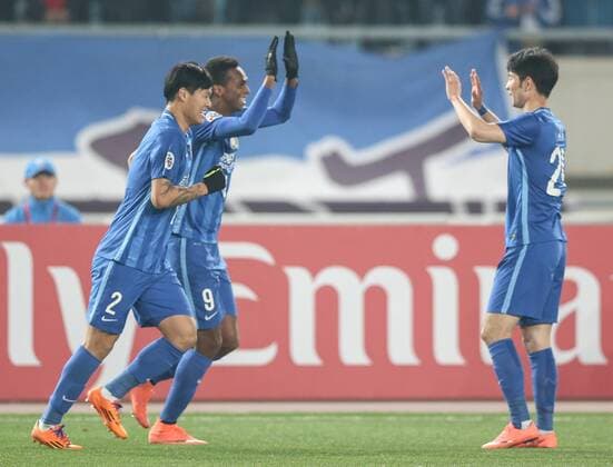 (160301) -- NANJING, March 1, 2016 -- Ramires (C) of China s Jiangsu FC celebrates for his goal with teammates during the group E match of the AFC Champions League 2016 against South Korea s Jeonbuk Hyundai Motors in Nanjing, capital of east China s Jiangsu Province, on March 1, 2016. Yang Lei) (lm) (SP)CHINA-NANJING-FOOTBALL-AFC CHAMPIONS LEAGUE (CN) YangxLeix(J) 