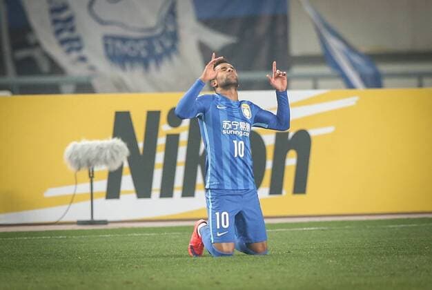 (160301) -- NANJING, March 1, 2016 -- Alex Teixeira of China s Jiangsu FC celebrates for his goal during the group E match of the AFC Champions League 2016 against South Korea s Jeonbuk Hyundai Motors in Nanjing, capital of east China s Jiangsu Province, on March 1, 2016. Yang Lei) (lm) (SP)CHINA-NANJING-FOOTBALL-AFC CHAMPIONS LEAGUE (CN) YangxLeix(J) 