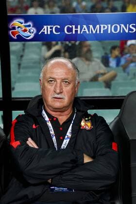 Bilder des Tages SPORT SYDNEY, AUSTRALIA - MARCH 02: (CHINA OUT) Luiz Felipe Scolari, head coach of Guangzhou Evergrande, looks on during the AFC Champions League Group H match between Sydney FC and Guangzhou Evergrande at Allianz Stadium on March 2, 2016 in Sydney, Australia.  CFP40480505965 