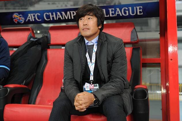 SHANGHAI, CHINA - MARCH 02: (CHINA OUT) Seo Jung-won, head coach of Suwon Samsung Bluewings, looks on during the AFC Champions League Group G match between Shanghai SIPG and Suwon Samsung Bluewings at Shanghai Stadium on March 2, 2016 in Shanghai, China.  CFP480514013 