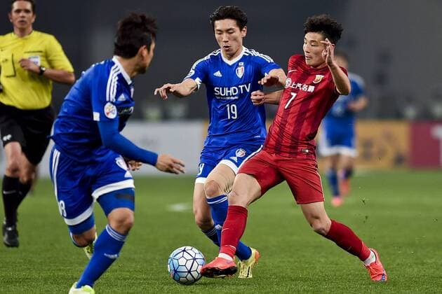 SHANGHAI, CHINA - MARCH 02: (CHINA OUT) Wu Lei 7 of Shanghai SIPG and Jang Hyun-soo 19 of Suwon Samsung Bluewings compete for the ball during the AFC Champions League Group G match between Shanghai SIPG and Suwon Samsung Bluewings at Shanghai Stadium on March 2, 2016 in Shanghai, China.  CFP480518056 