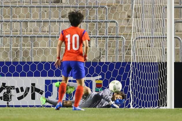 (L-R) Ji So-Yun (KOR), Miho Fukumoto (JPN), MARCH 2, 2016 - Football Soccer : AFC Women s Olympic Football Tournament Rio 2016 Asian Qualifier Final Round match between Japan 1-1 South Korea at Kincho Stadium, Osaka, Japan, Noxthirdxpartyxsales  (umqa034021)