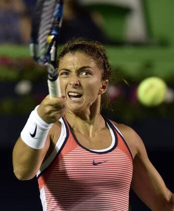 Bilder des Tages - SPORT Italy Sara Errani returns a ball to Slovakia Magdalena Ribarikova during a match of the Monterrey Open in Monterrey, Mexico, 02 March 2016. Monterrey Open !ACHTUNG: NUR REDAKTIONELLE NUTZUNG!  MEX102 20160303-635925736864270297