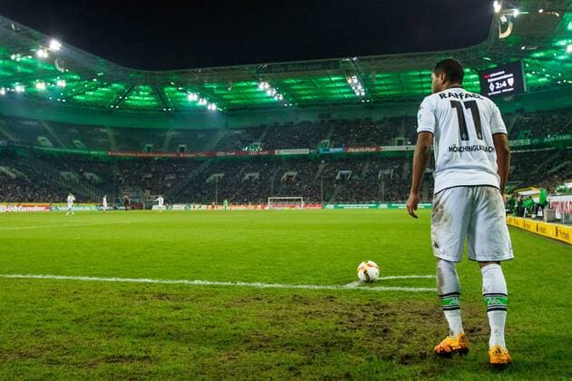 Moenchengladbach Raffael (Borussia Moenchengladbach 11) bei einem Eckball beim Fussball Bundesligaspiel zwischen Borussia Moenchengladbach und dem VfB Stuttgart am 02.03.2016, Copyright: Schülerx xEibner-Pressefoto EP_jse