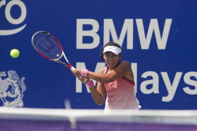 March 3, 2016 - Kuala Lumpur, malaysia - Zhaoxuan Yang from China returns a ball to Naomi Broady from Great Britain during a match in the women s singles tennis tournament of the WTA Tennis Damen BMW Malaysian Open 2016 at Royal Selangor Golf Club in Kuala Lumpur, Malaysia, on March 3 2016. WTA - BMW Malaysian Open Tennis  - ZUMAn230