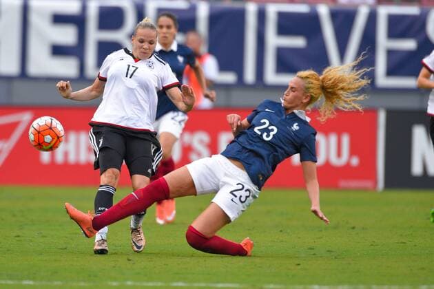 Fußball, Damen, Länderspiel, Deutschland - Frankreich March 3, 2016 - Tampa, Florida, USA - Germany midfielder Isabel Kerschowski (17) brings the ball upfield against French midfielder Kheira Hamraoui (23) during the She Believes Cup at Raymond James Stadium on March 3, 2016 in Tampa, Florida. Germany vs France - ZUMAm63_